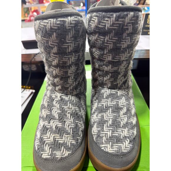 NWT Sanuk Big Bootah Gray Aarowooly Boots. Size 10 - Picture 3 of 3